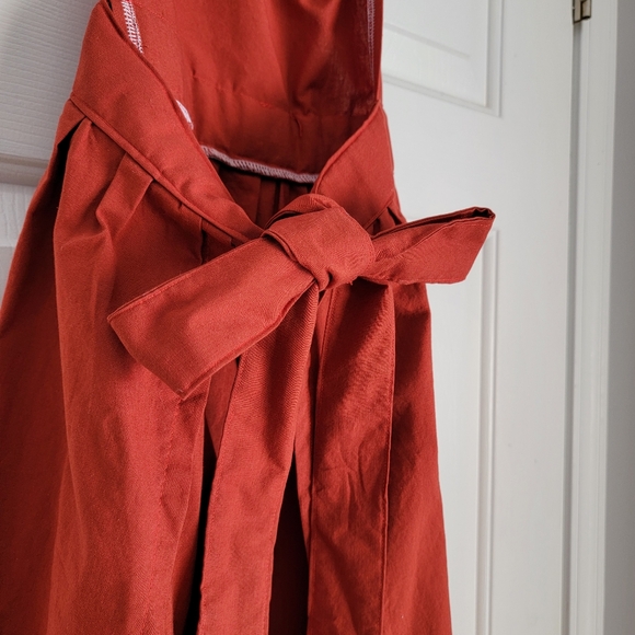 Red Cottagecore Apron With Ruffles - Picture 4 of 6
